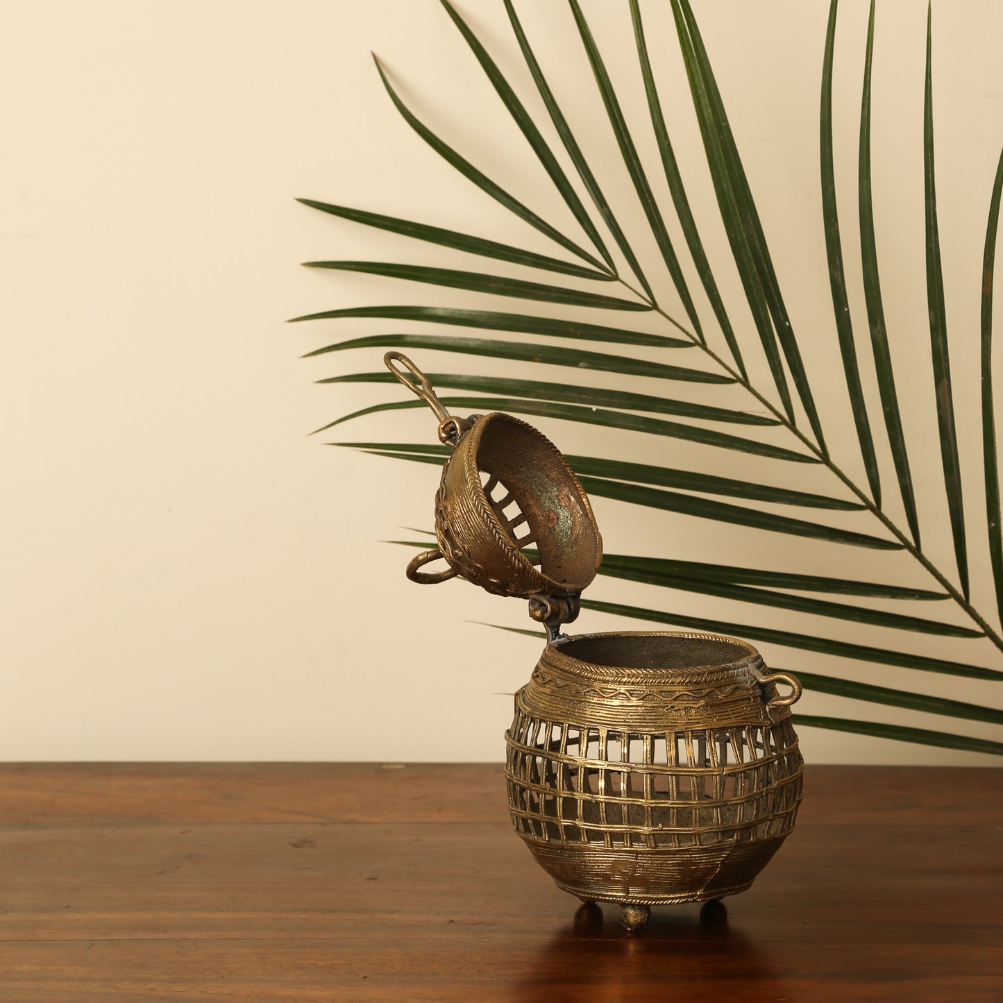 Handcrafted Treasure box Round (Dhokra art)